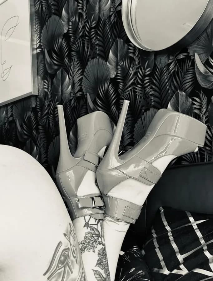 French_goddess_feet_33