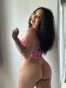 Linda with booty 🍑😈