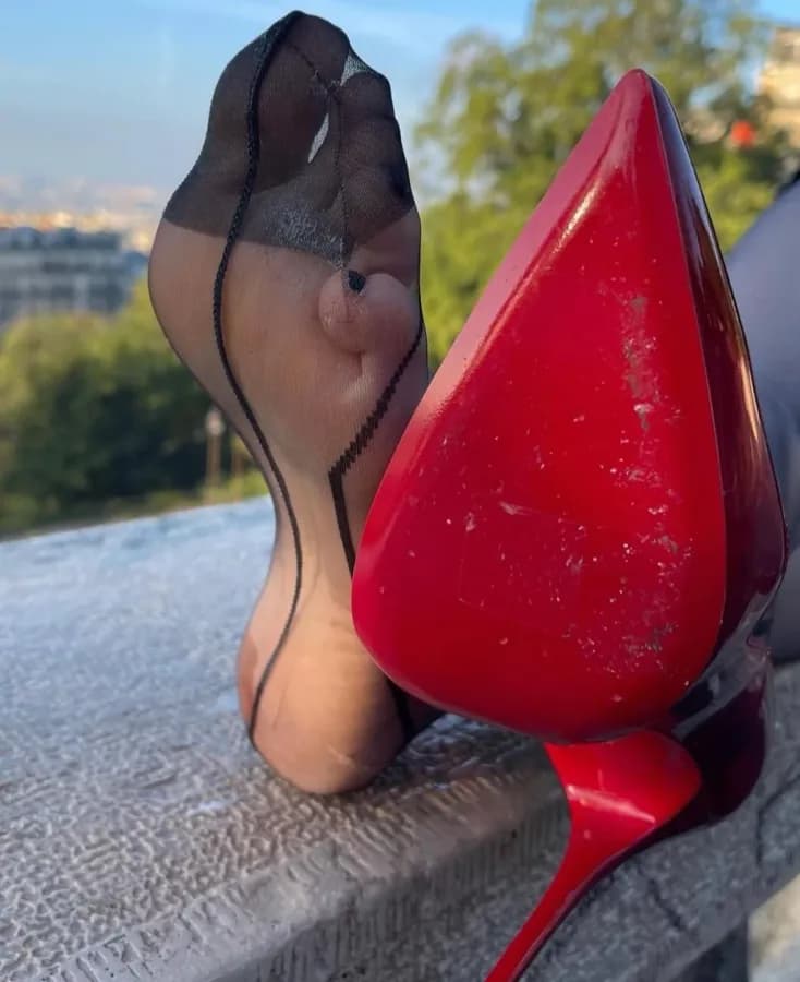 Nylonfeetfeetish